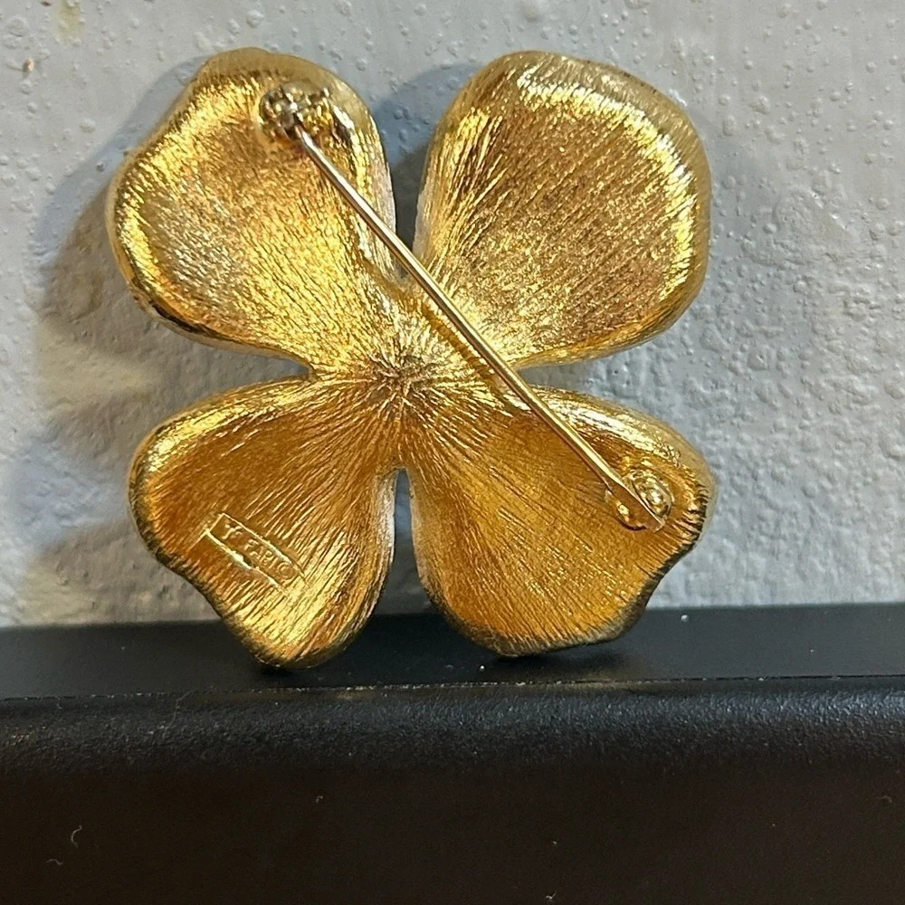 Vintage TRIFARI Crown Goldtone White Enamel Dogwood flower Shape Brooch Pin